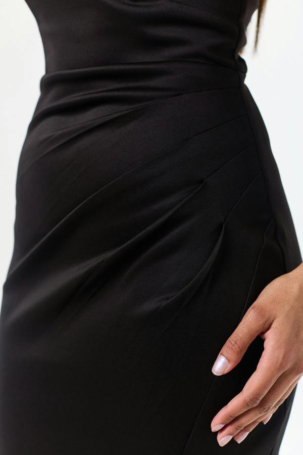 LuvForever Oriana - Black One Shoulder Side Slit Maxi Dress
