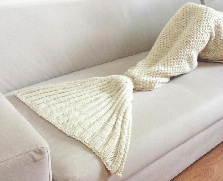 Velosso Cosy Comfort Acrylic Tufted Throw Blanket, Machine Washable