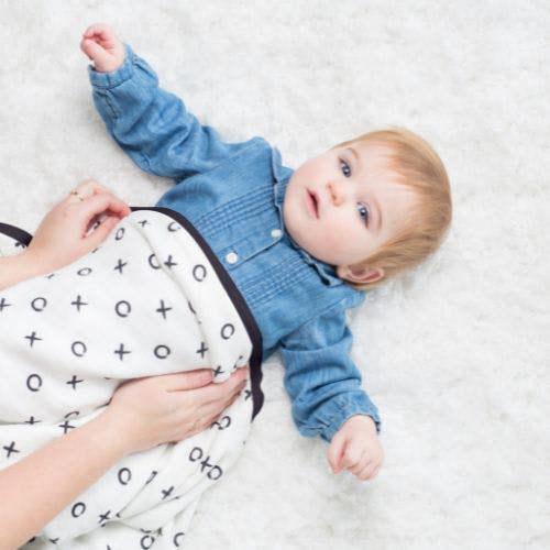 Lulujo - Quilted Blanket - Hugs & Kisses
