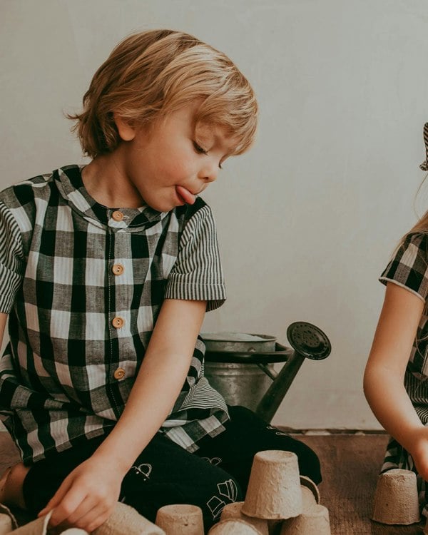 Boy wearing organic cotton woven kids shirt