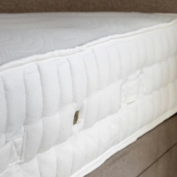 1000 Pocket Spring Mattress close-up detail 2 | Soak and Sleep