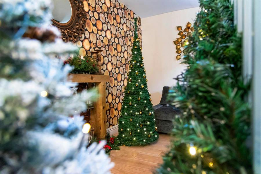 4ft to 6ft Pre-Lit Pop Up Christmas Tree with Warm White LEDs and Gold Baubles image 9