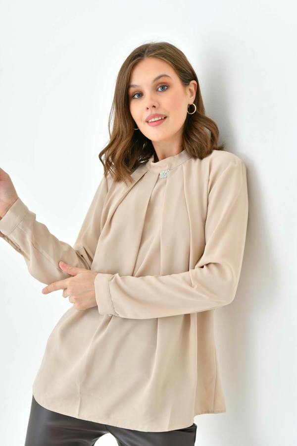 Hoxton Gal Oversized Long Sleeves Brooch Detailed Top in Beige