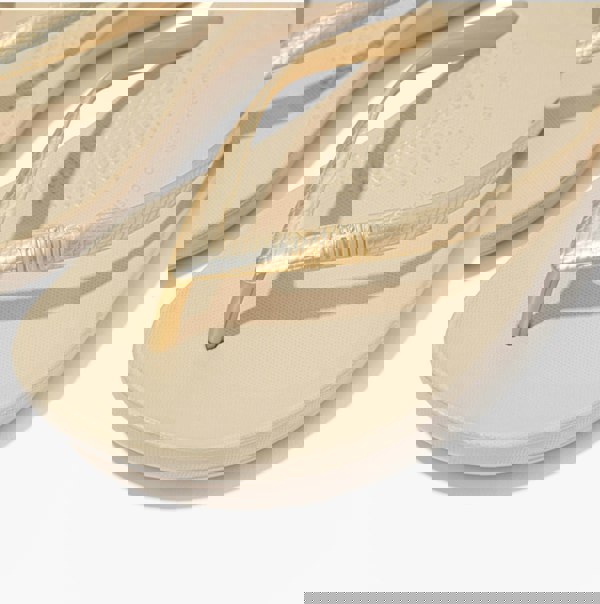 FitFlop IQUSHION Womens Flip Flops Gold