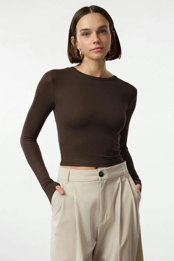 Hoxton Gal Premium Viscose Crew Neck Cropped Stretch Knit Blouse