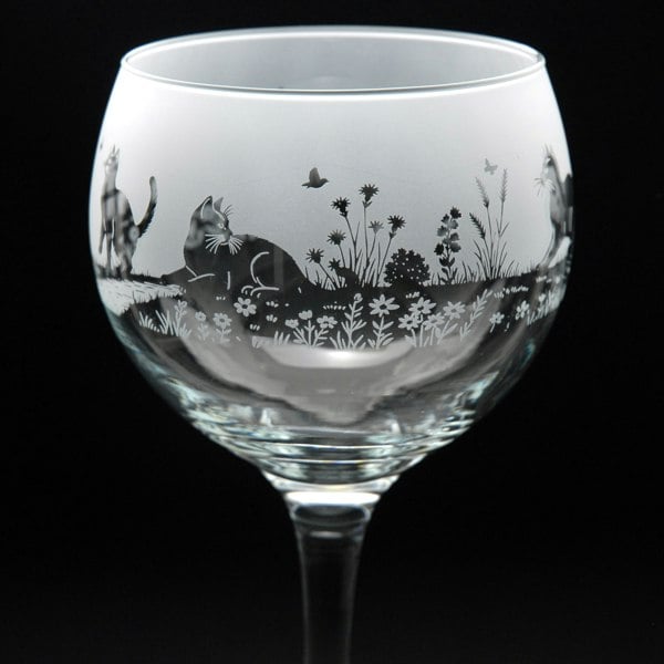 Glyptic Glass Art Meadow Cats Gin Cocktail Glass - Hand Etched/Engraved Gift