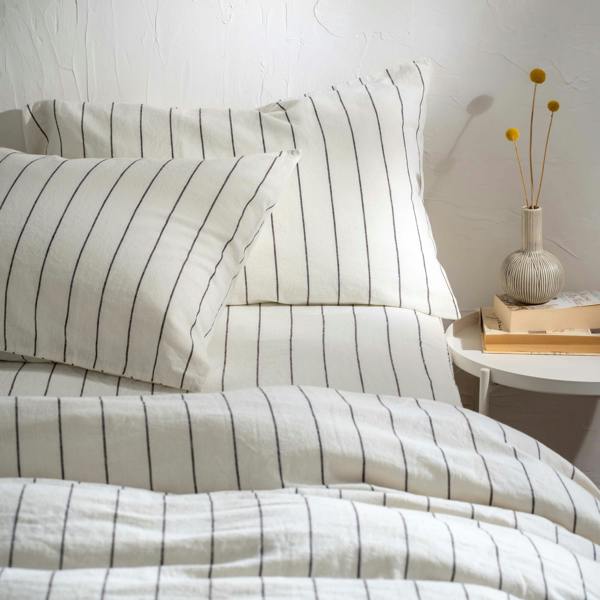 Soak&Sleep White / Blackberry Pinstripe Blended Linen/Cotton Duvet Set