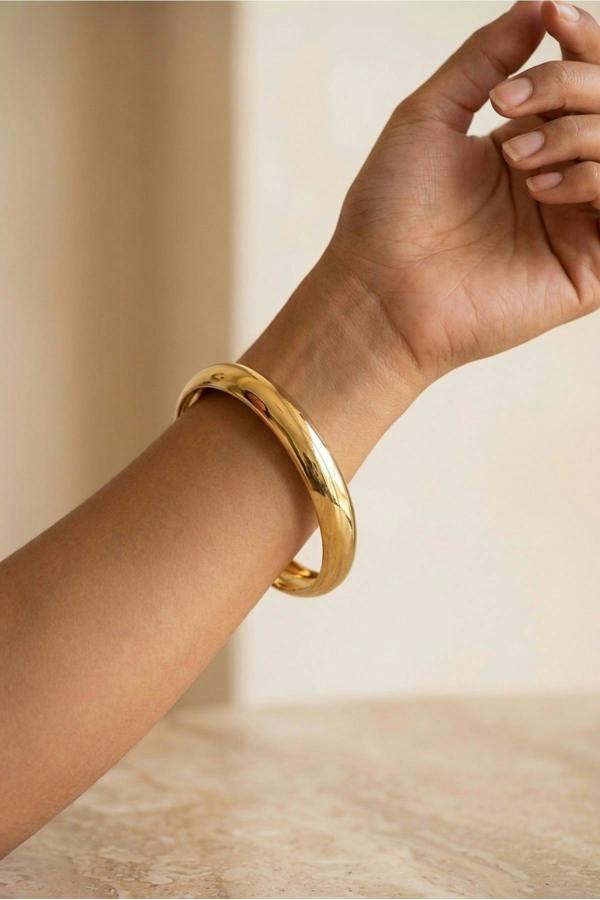 Constance Chunky Polished Bangle - Gold