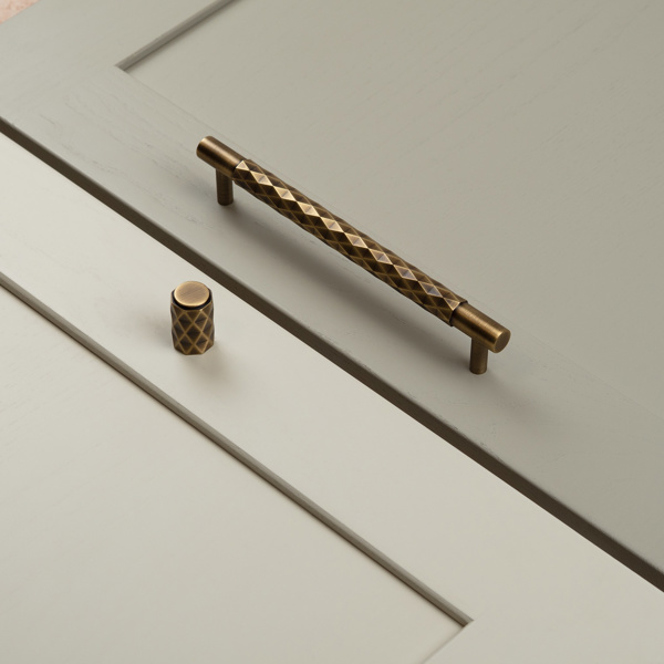 Handle & Home Antique Brass Diamond Cut Pulls