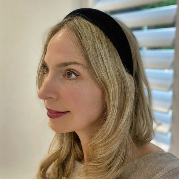 Black velvet headband, padded design, smooth velvet texture, wide band style, elegant minimalist accessory, comfortable fit for everyday wear
