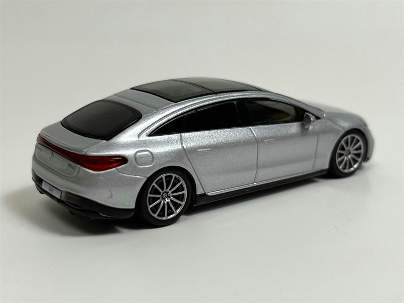 Mini GT Mercedes Benz EQS 580 4MATIC Silver Metallic LHD 1:64 Scale MGT00508L