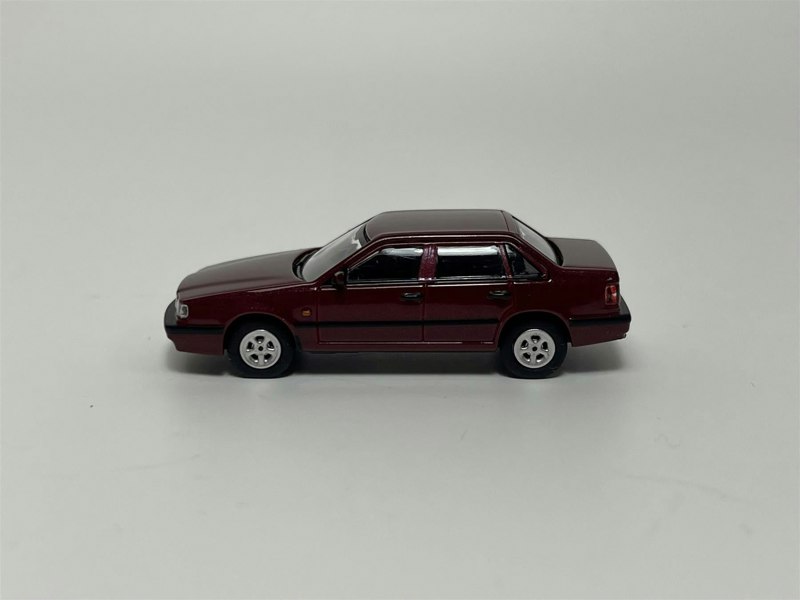 Minichamps Volvo 850 Saloon 1994 Red Metallic 1:87 Scale Minichamps 870171100