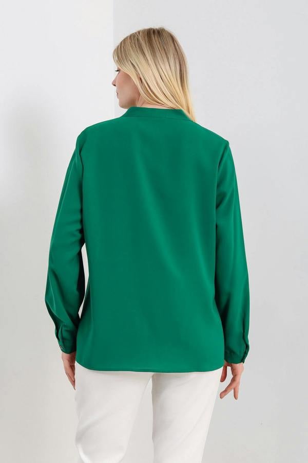 Hoxton Gal Oversized Long Sleeves Top with Button Details in Green