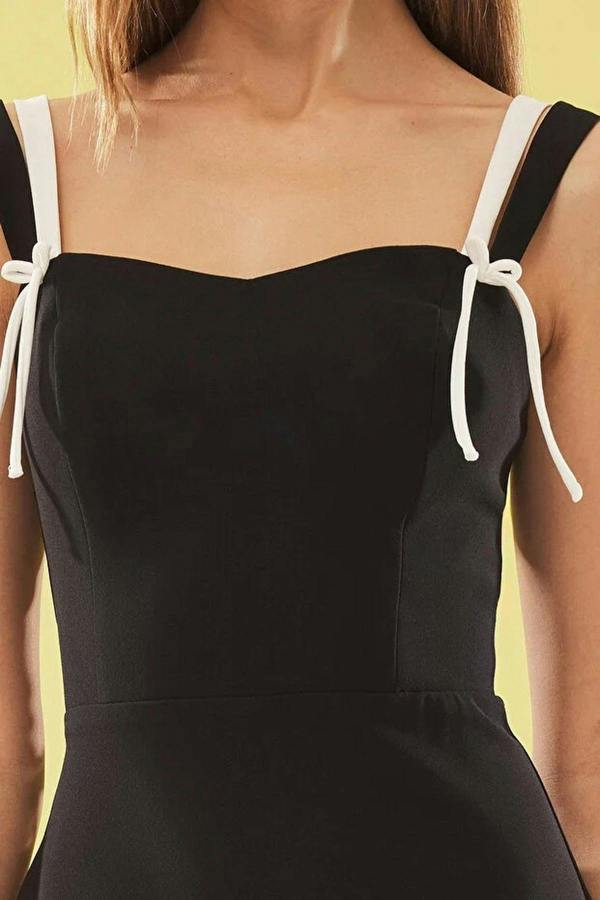 WOVCOR Dress with Bow Detail at Hem