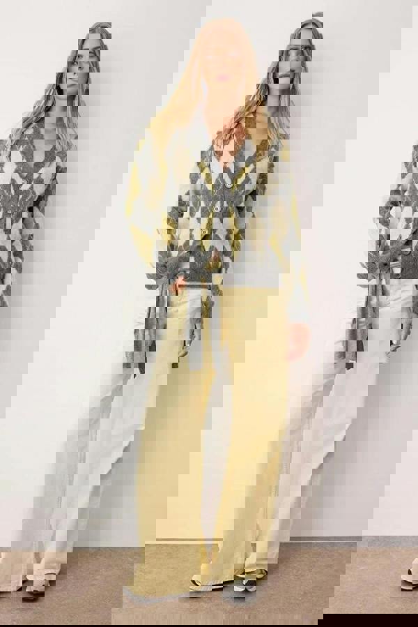 WOVCOR V-Neck Soft Texture Argyle Pattern Knit Cardigan