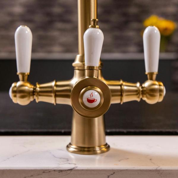 Flode korsa | Traditional Cruciform Style 3 in 1 Instant Boiling Tap | White Ceramic Levers | Brushed Brass Finish