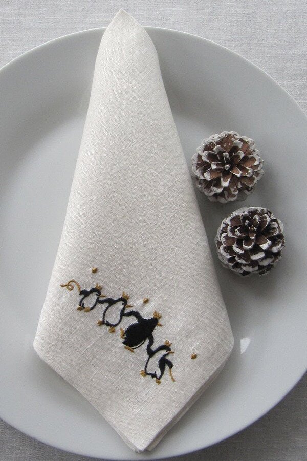 Set of 4 Embroidered Linen Napkins – Penguins