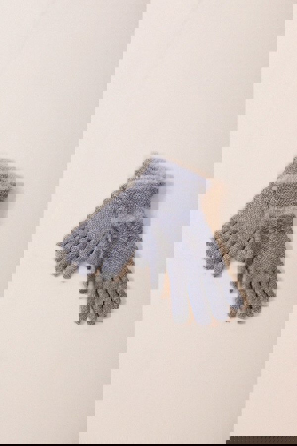 SVNX Knitted Gloves With Plush Detail In Grey