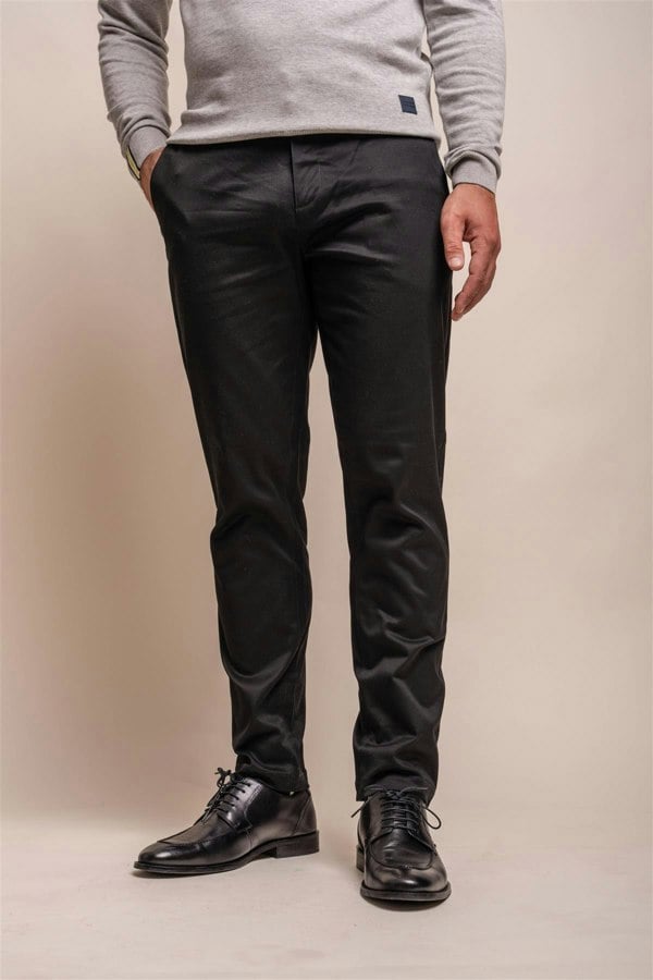 Dakota black chino front