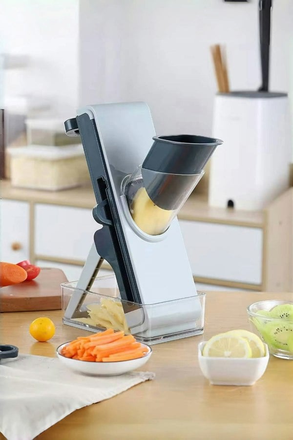 Living and Home Kitchen Manual Mandoline Slicer Vegetable Fruit Chopper Cutter Grater with Food Container & 3 Blades