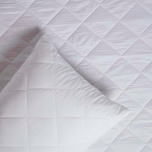 HOMESCAPES Anti Allergy Mattress Protector