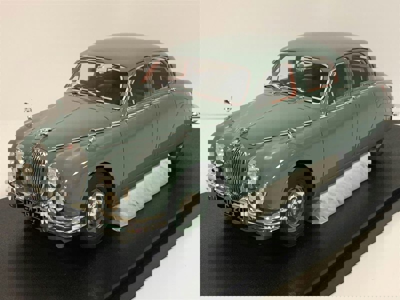 jaguar 2.4 litre mki 1955 green cult scale models 1:18 scale cml047-1
