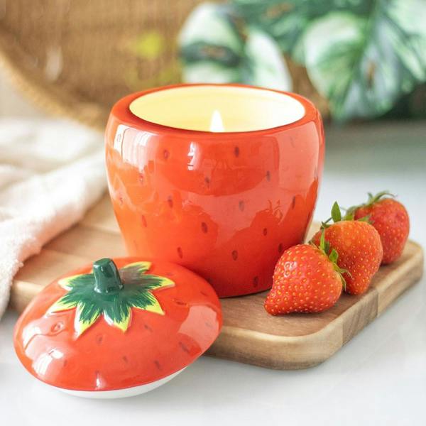 Kingsbury Gifts Strawberry Shaped Scented Jar Candle