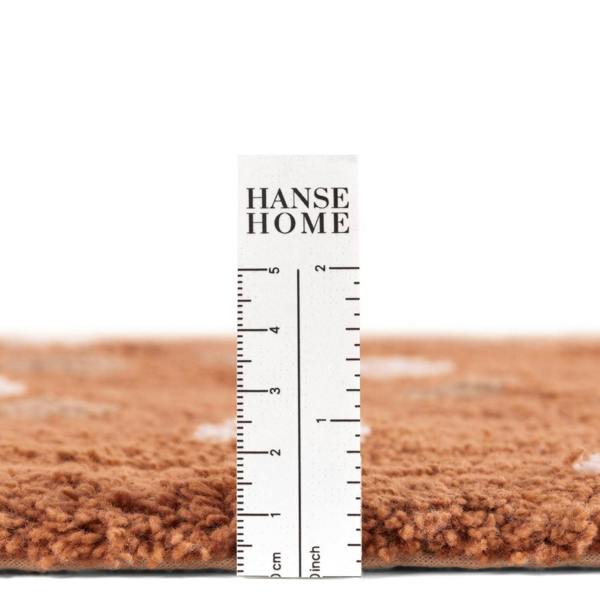 Rug with a ruler showing measurements and 'Hanse Home' branding.