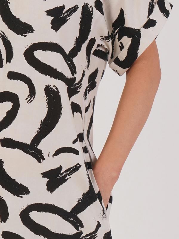 VIZ-A-VIZ Abstract Print Dress