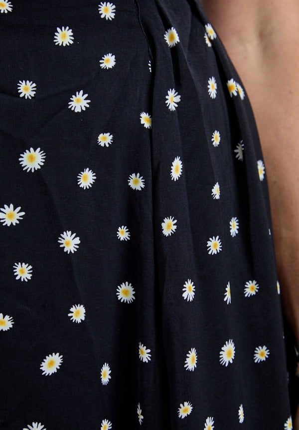 Mila Side Slit Daisy Print Midi Skirt In Black