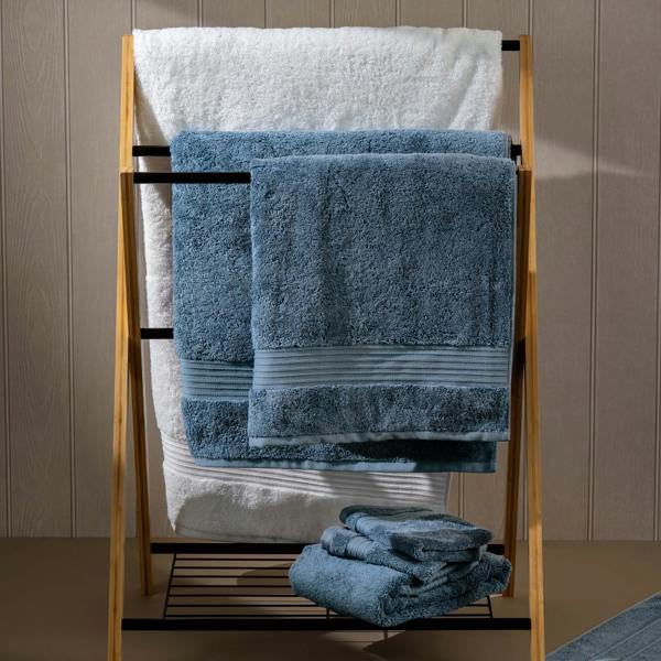 White Egyptian Cotton Towels detail view 2 | Soak and Sleep