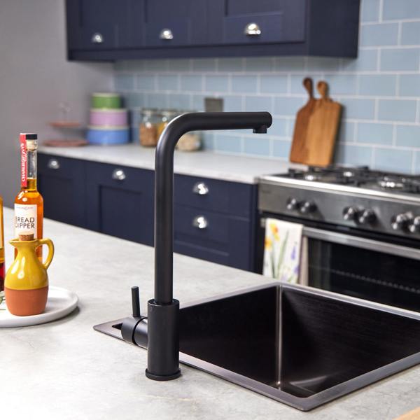 Flode Mjörn | Single Lever Kitchen Sink Mixer Tap with Swivel Spout | L Neck Design | Matt Black Finish
