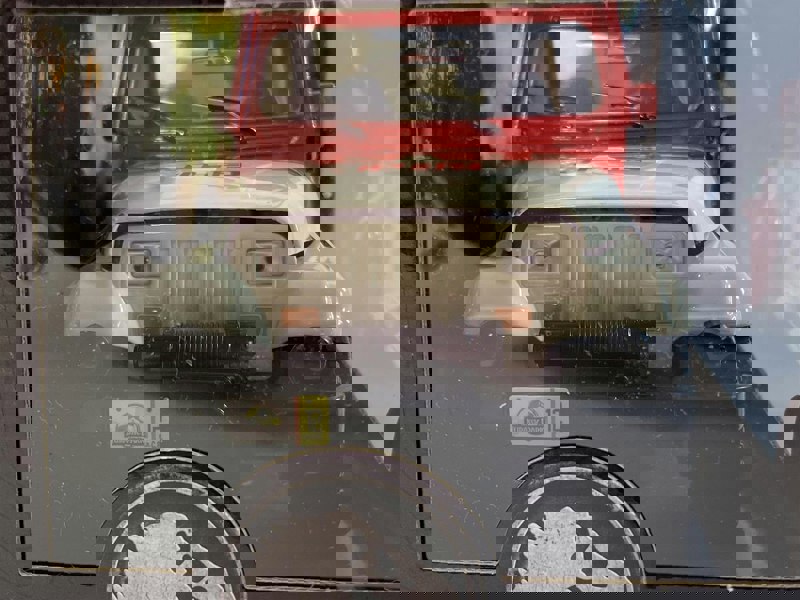 jurassic world jeep wrangler 1:24 scale jada 3005