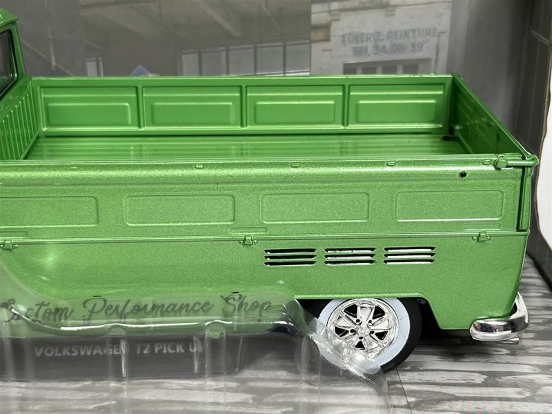 Solido Volkswagen T2 Pick Up Green Custom 1968 1:18 Scale 1809401