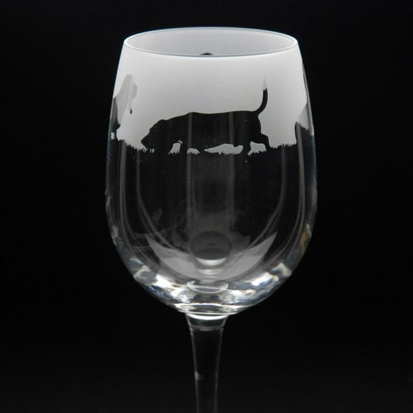 Glyptic Glass Art Basset Hound Dog Crystal Wine Glass - Hand Etched/Engraved Gift