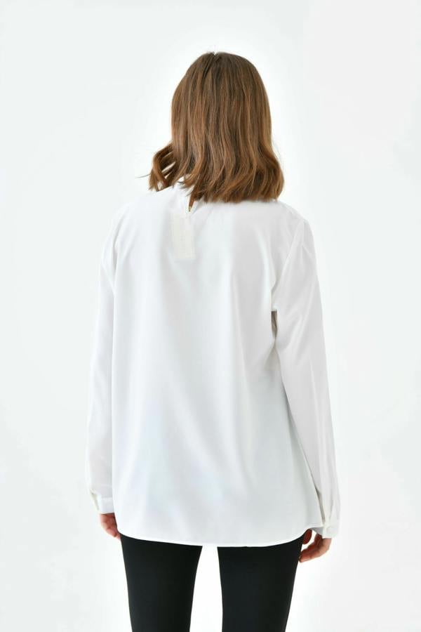 Hoxton Gal Oversized Long Sleeves Brooch Detailed Top in White