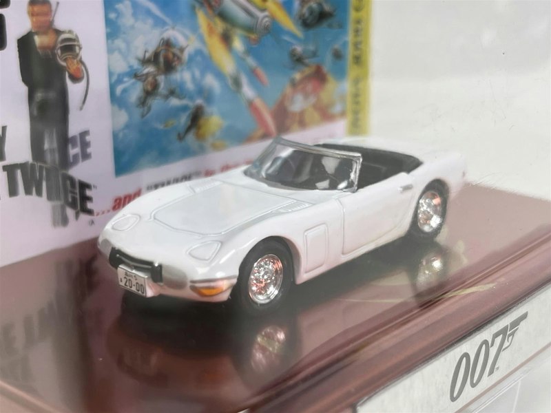 Johnny Lightning James Bond 007 1967 Toyota 2000 GT 1:64 Scale JLDR017