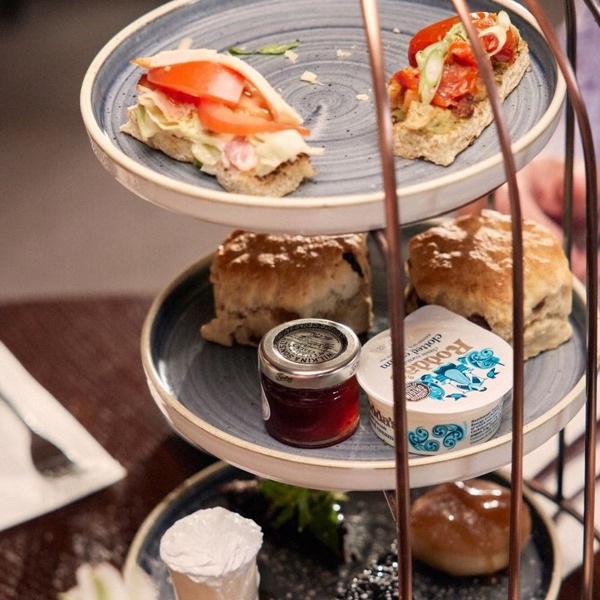 Virgin Experience Days Prosecco Afternoon Tea for Two at a Traditional Pub
