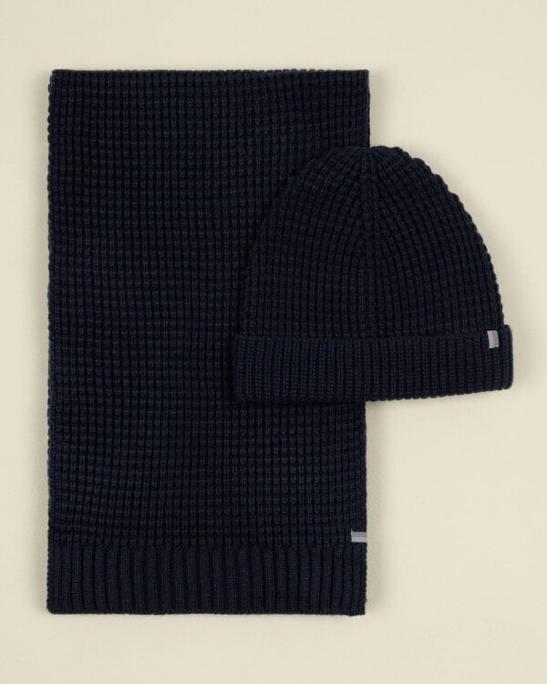 Larsson & Co Haldan – Navy Waffle Knit Beanie & Scarf Box