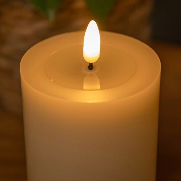 Samuel Alexander 7.5cm x 15cm Cream Wax Melted Pool Effect Candle with Timer Function and Warm White LED
