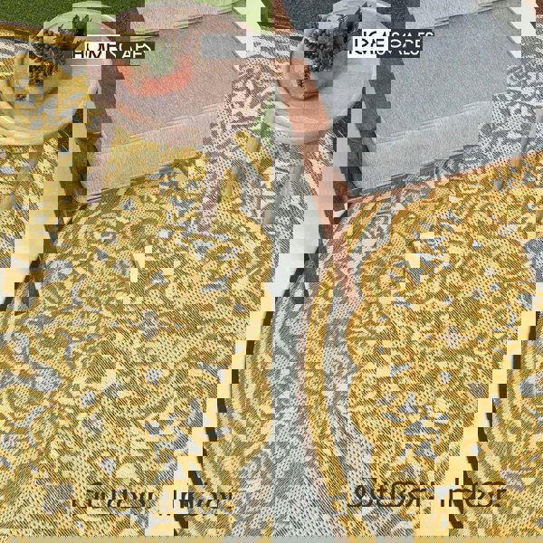 HOMESCAPES Round Outdoor Rug Luxury Waterproof Reversible Recycled, For Garden, Rae