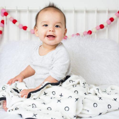 Lulujo - Quilted Blanket - Hugs & Kisses
