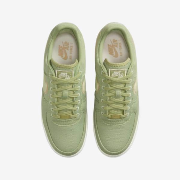 Nike HV1204-300 Sneakers   in  Green