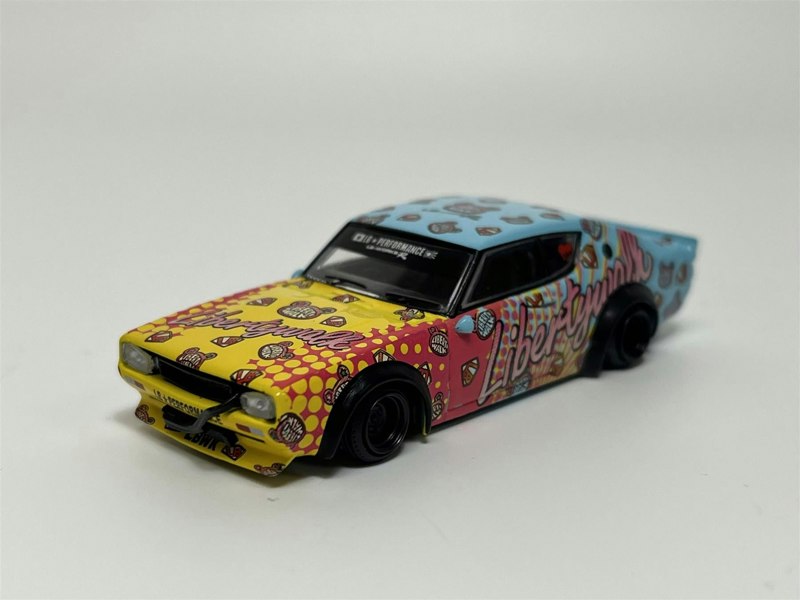 Mini GT Nissan Skyline Kenmeri Liberty Walk LBWK Kuma RHD 1:64 Mini GT MGT00698R