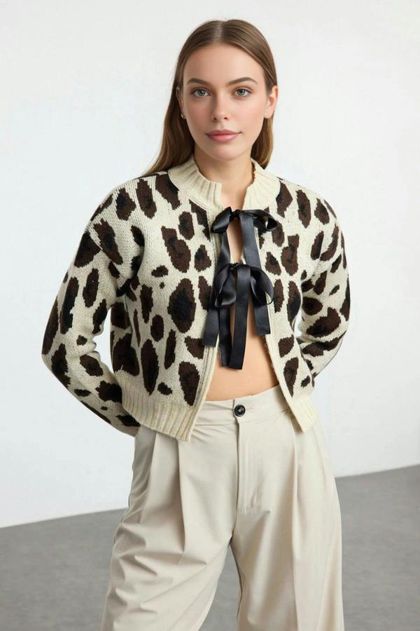 WOVCOR Leopard Patterned Crop Soft Textured Knit Cardigan
