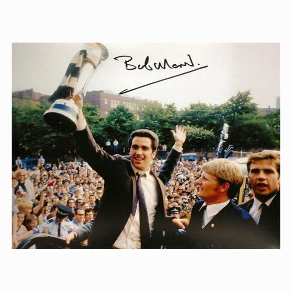 Bobby Moncur signed 10x8 photo. — Standard Framing