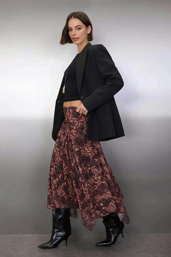 WOVCOR Skater Asymmetric Hem Detail Stretch Knit Skirt