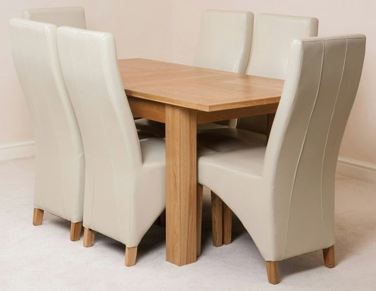 That's Furniture Hampton Small Oak Extending Dining Table with Lola Leather Chairs