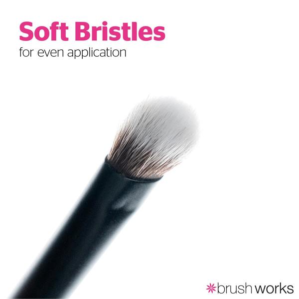 Brushworks No. 19 Crease Blending Eye Brush
