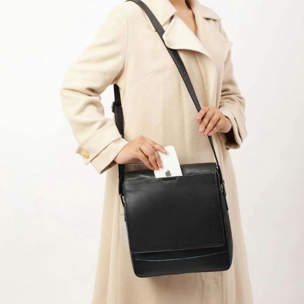 Black-Leather-Crossbody-Messenger-Bag-Hudson-5510-3.jpg